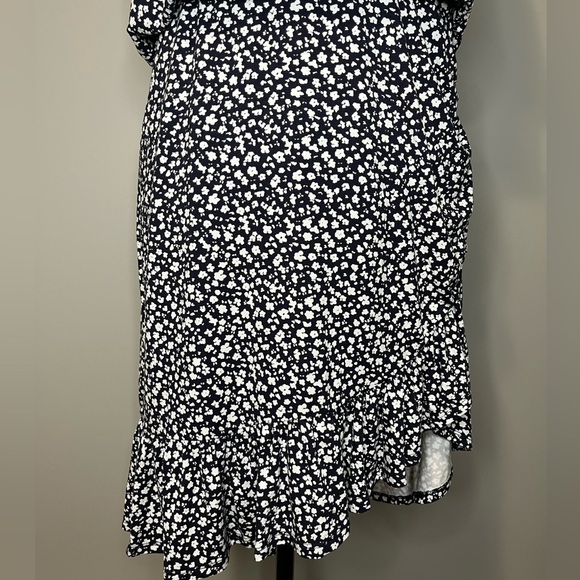 Banana Republic Drop Waist Flounce Hem T Shirt Dress Floral Print - Picture 4 of 9